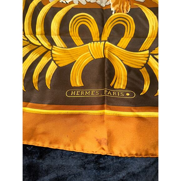 VINTAGE HERMES TIGRE ROYAL SILK SCARF 90cm CARRE COLLECTIBLE SEVENTIES W/ BOX - Picture 7 of 7